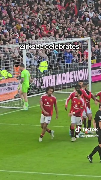 Joshua Zirkzee's Goal Celebration for Manchester United