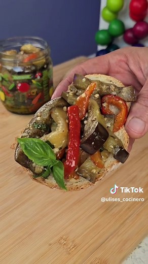 Delicioso Antipasto de Berenjena con Pimentón