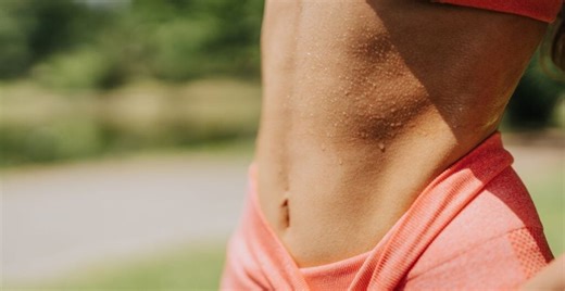 Graisse abdominale : exit le gainage, le “superman dynamique” est un exercice encore plus efficace pour perdre du ventre