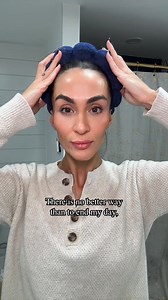 Remove makeup, not moisture with Ginger Turmeric Cleansing Balm. This award-winning cleansing balm is clinically proven to flood your skin with 24-hour hydration and powerful antioxidants. Discover why over 2,000 people swear by this! | True Botanicals