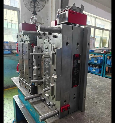 High precision insert molding tool