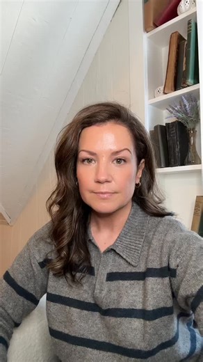 Dr Tracy Tyson on Instagram: "Starting solids with your baby is a fun but confusing time. Here are some tips to make it more simple. 1. Start 1 hour after a bottle or nursing so baby is interested but not starving. 2.Feed in a seated position with trunk supported. 3. Start with single ingredient foods like sweet potato, avocado, oatmeal. Puréed or mashed foods are appropriate after 6 months. Keep pieces of food smaller than the end of your finger to avoid choking. 4. Introduce eggs and peanut bu