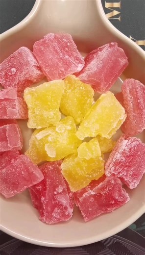 Immersive Eating Experience: Crunchy ASMR Relaxation