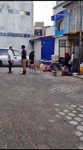#Morelia | Animalistas en Morelia buscan repartidores que tengan auto (ruteros) y un gran corazón para repartir comida a 2 mil perros en situación de calle. El programa "Pancitas llenas" lleva cena a lomitos de la calle para evitar que el ruido de cuetes les afecte. Si tú quieres apoyar comunícate al teléfono de la imagen. #CBTelevision | CB Televisión