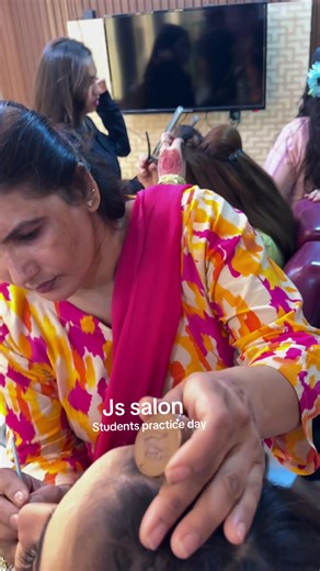 15-Day Makeup & Hairstyling Class — Book Your Seat