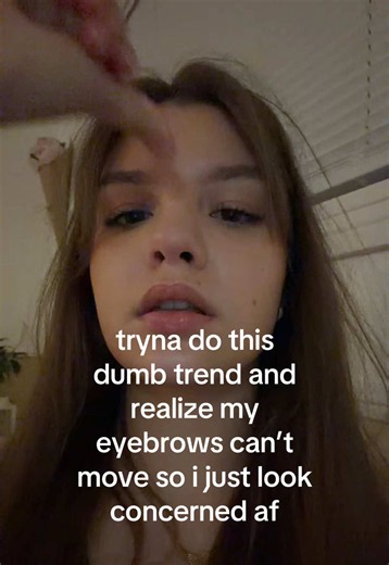 How to Do the Droopy Eyebrows Trend (Easy Tips)