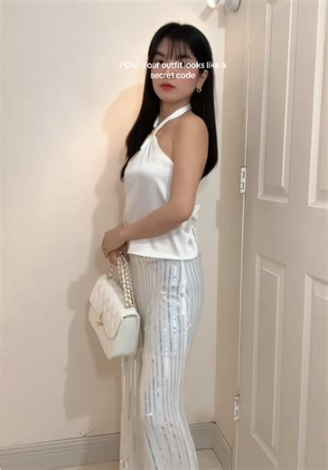 Elegant Minimalist Backless Halter Top Styles