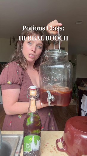 Herbal Kombucha Recipe: Fermenting Tea Instead of Soda