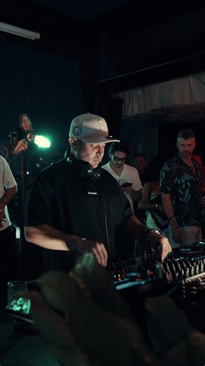 MEDELLÍN SESSION 🇨🇴🔥 No se trata solo de tocar música, se trata de crear momentos que la gente recuerde. Medellín, gracias por la energía. This is just the beginning. 🖤 MR NEW #MRNEW #Medellin #TechHouse #DJ #ElectronicMusic