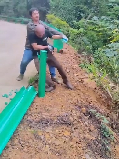 14M views · 10K reactions | Highway curve safety guardrail construction | Salad. 88 | Facebook