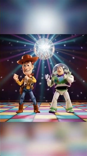 Woody & Buzz Lightyear dancing 🪩 / Woody y Buzz Lightyear bailando en la discoteca.