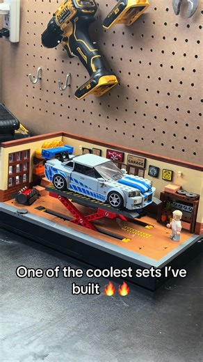 This vintage garage is actually so fire and fits the cars perfectly think I’m going to buy the modern one too now since there on sale👀 definitely don’t miss out on this one 🤝🙂‍↕️ #tiktokmademebuylt #lego #cars #fyp #foryou