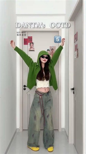 16 Stylish Early Spring Outfits for the Dopamine Girl