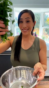 Tired of picking parsley leaves one by one? Use a colander to strip them in seconds! https://www.jessicagavin.com/chickpea-salad/ | Jessica Gavin