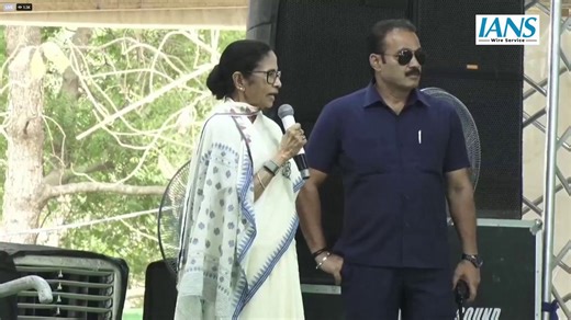 "200 vehicles of CRPF are coming to attack you people"Mamata Banerjee's hate speech against CRPF.@ECISVEEP @CEOWestBengal any action against her?