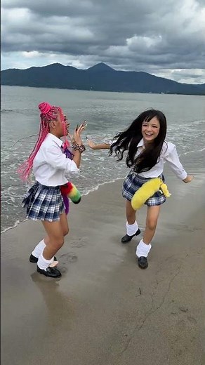 浜辺ではしゃぐ りゅあゆな💛💜【KOGYARU初代専属モデル】#制服 #コギャル #子ギャル
