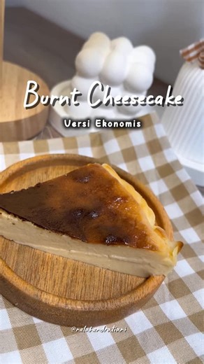 Rumah Nela on Instagram: "Siapa sangka, cheesecake seenak ini bisa se-irit ini 🧀 Save dulu, resepnya gampang👌 . . #burntcheesecake #kueviral #resep #cheesecake"