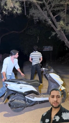 Raat mein chodne scooty ki chori#abrazkhan #youtubeshorts #shorts #comedy