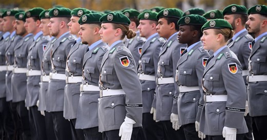 Kritik für neue Dienstkleidung: Uniformen der Soldaten sollen aktueller werden