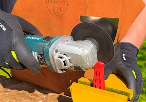 352K views · 151 reactions | The Easy Way to Strip Paint | 5-Minute Crafts SHORTS | Facebook