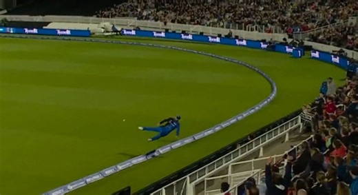 [Watch] Matthew Wade prevents certain six with sensational fielding in The Hundred