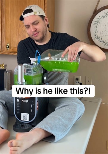 Turns drinks into slushies in just minutes!🥤❄️ #tiktokshopfinds #slushiemachine #slushie #drinktok #tiktokshopholidayhaul