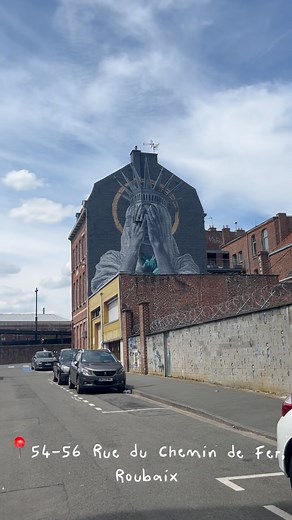 DÉCOUVRE LES DIFFÉRENTES FRESQUES DE STREET ART DE CETTE ÉDITION ! 📍Judith de Leeuw, rue du chemin de fer, Roubaix @jdlstreetart 📍Bruno Desplanques, à la maison verte - place Claudel, Roubaix 📍Les réalisations de la jam du dép’art urbain dans le parking de la Gare Jean Lebas, Roubaix 📍Vianney Daltes & Salgos sur le parking de l’Usine de Roubaix @vianneydaltes & @salgos_lzz 📍Le Plateau 112 au Cosmos Bowling, rue du Grand Chemin, Roubaix @leplateau112 📍Bilel au 18 rue des Anges,Tourcoing @bi