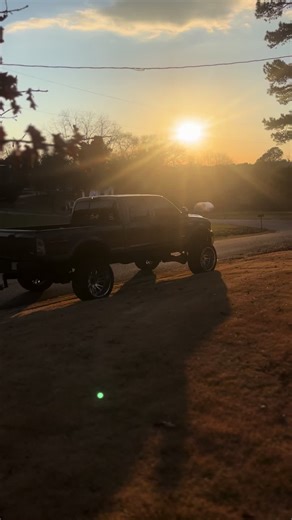 #fyp #truck #squattedtrucks🤢 #6blow #powerstroke | trucks