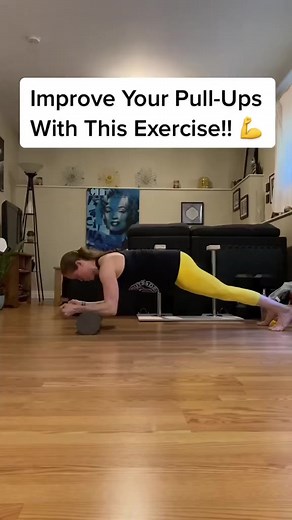 Improve Your Pull-Ups With This Exercise!! 💪💪This exercise strengthens the serratus anterior muscle, and improves lumbo-pelvic stability (think core stability). The serratus plays a key role in pull-ups (and overhead mobility) and is responsible for protracting and upwardly rotating the shoulder blades. MANY people who struggle with pull-ups have a tough time controlling these movements (or doing them at all). 👉👉 Follow me if you want to excel at pull-ups!!⁣⁣⁣⁣⁣⁣⁣Coaching Tips:⁣⁣⁣⁣⁣⁣⁣Place y