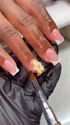French tips + summer flower 💛 #simplenails
