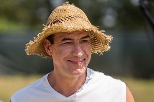 „Nunți, botezuri, înmormântări”, tot ce trebuie să știi despre noul film românesc. Premieră, distribuție, trailer