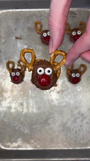 Rolo Reindeer Pretzel Recipe