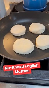 This is a simple recipe for no-knead English muffins that, surprisingly, don’t need an oven to make! https://www.biggerbolderbaking.com/homemade-english-muffins/ | Bigger Bolder Baking