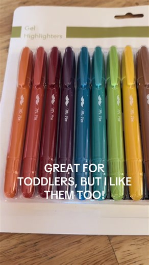 MR. PENS JUMBO HIGHLIGHTERS FIR TODDLERS They twist up for easy use! Great for kids even this 62 year old kid at heart! #jumbocrayonpens #easy #kidfriendly
