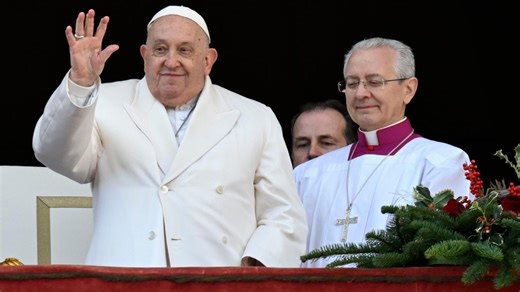 Pope at Christmas Urbi et Orbi: May we become pilgrims of hope, peace, and unity - Vatican News
