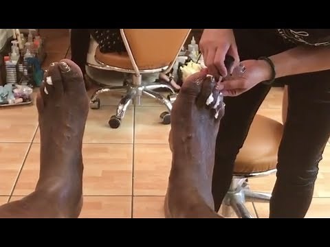 Shaq Gets Pedicure