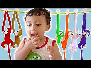 Five Little Monkeys Jumping on the bed one fell off and bumped his head