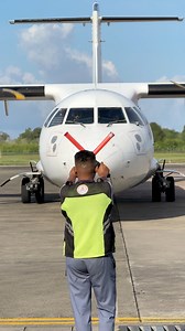 Pesawat ATR 72 Wings Air di Bandara Internasional Minangkabau Padang. #pesawat #wingsair #bandaraminangkabau #minangkabau #padang #minangkabauairport #atr72 #plane #planes #planespotting #planespotter #rajaampattv | Raja Ampat TV