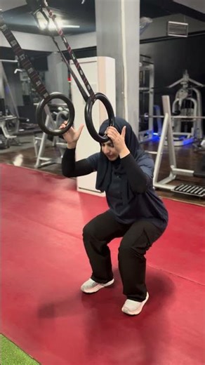 ASSISTED SQUATS #assistedsquats #squats #fitness #beginners #legworkout#homeworkout#strengthtraining