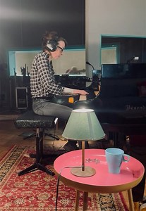 18K views · 409 reactions | Dans quelques mois mon disque sortira, et dans ma prochaine newsletter, je vous raconte pourquoi j’ai la sensation de l’avoir écrit et enregistré au bon moment. Pour la recevoir, il faut simplement suivre ce lien et j’arrive. https://jeannecherhal.substack.com/ À tout de suite. | Jeanne Cherhal | Facebook