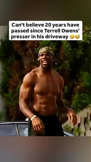 Terrell Owens was out there doing sit-ups while talking to reporters in his driveway 🤣 (🎥 via NBCSPhilly / YT) | DraftKings