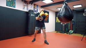 ⚡ Télécharge Ma Nouvelle Application Mobile pour faire l’entraînement BONUS : https://buff.ly/48RADbm 🥊 Mon p'tit Padawan, Si je te dis “pour le reste de ta vie, tu n’auras plus le droit d’utiliser que 10 combos de Boxe”. Lesquels choisis-tu ? Je te donne ma réponse dans la nouvelle vidéo du jour. L’idée est de t’aider à accomplir plusieurs choses avec cette vidéo : ✅ Apporter de la variété à ta Boxe ✅ Te donner des enchaînements simples et efficaces à travailler ✅ Te permettre de savoir où met