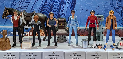 Nacelle Showcases STAR TREK Action Figure Paint Masters, Holodeck, TOS Bridge Playset, and More at Toy Fair 2026