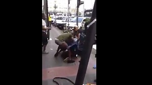 VIDEO SHOCK: RISSA TRA STRANIERI IN STAZIONE A PADOVA Senza Bitonci Sindaco, Padova è una città allo sbando. Questa mattina l'ennesima dimostrazione. L'11 giugno vota #BitonciSindaco | Massimo Bitonci