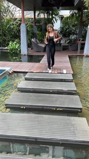 Excuse Me, Beauty: A Flawless Entrance