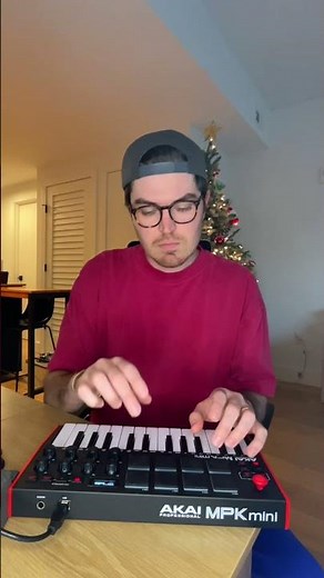 Making a beat with my new Akai MPK Mini