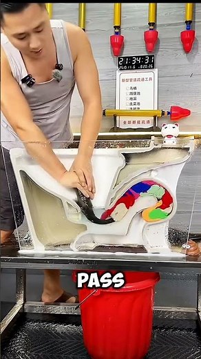 He Unclogged Toilet in 2 Seconds 😳🚽