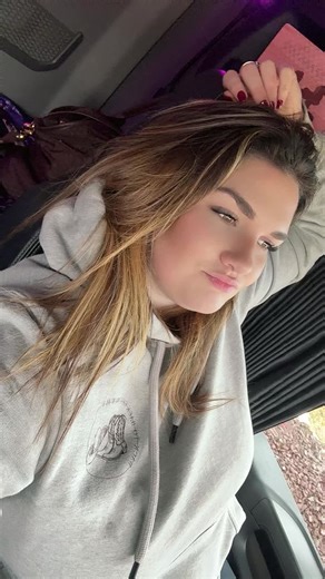 Empowering Women in Trucking: Stories of Female Truck Drivers