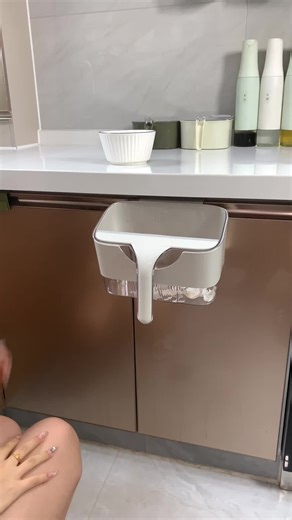 Revolutionary Trash Bin: The All-in-One Scraper Solution!