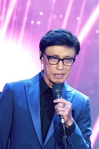 Tuấn Ngọc Singing Revolutionary Music | Danh Ca Tuấn Ngọc